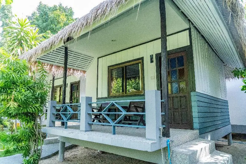 Superior Double room with balcony and with garden view (full double bed)
