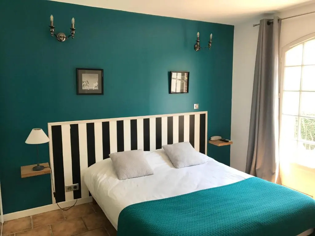 Standard Double room with balcony (full double bed)