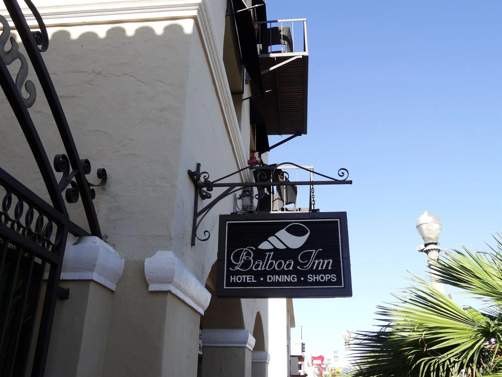 Balboa Inn, On the Beach