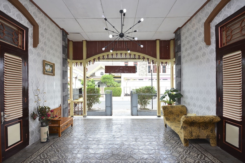 Golden Inn 2 by OYO Rooms