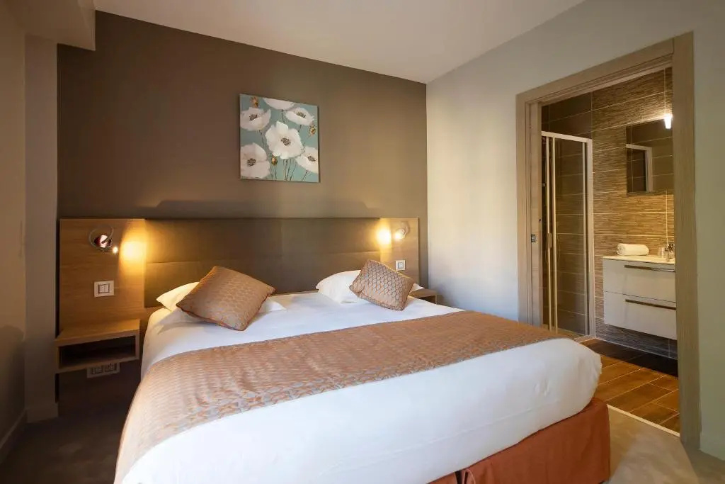 Superior Double room (full double bed)