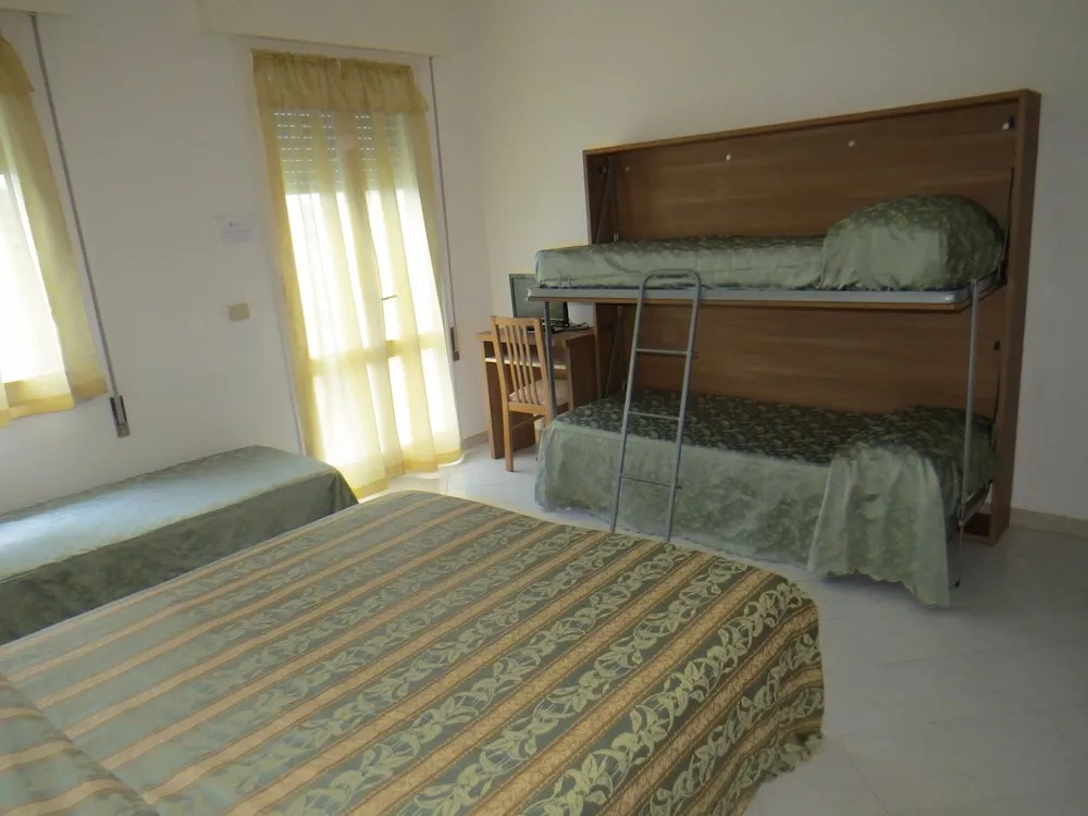 1 Bedroom Classic Quadruple room with balcony