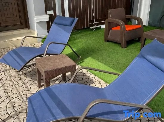 Devon's 5BR pool villa, gated in Sun City Estate, Abuja