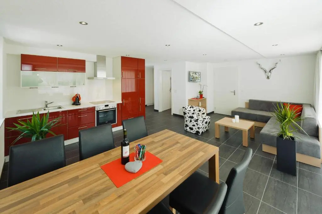 3 Bedrooms Apartment