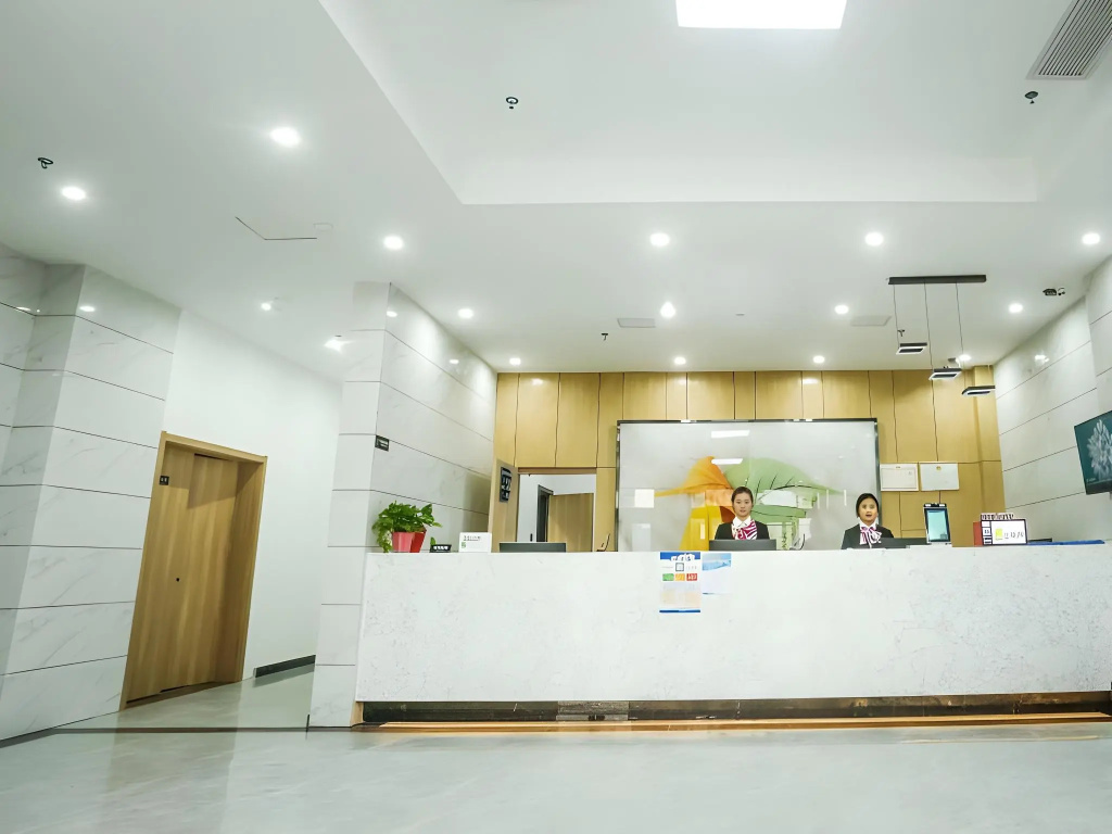 GreenTree Inn Express Xuzhou Pizhou Tiefu Town Bus station.