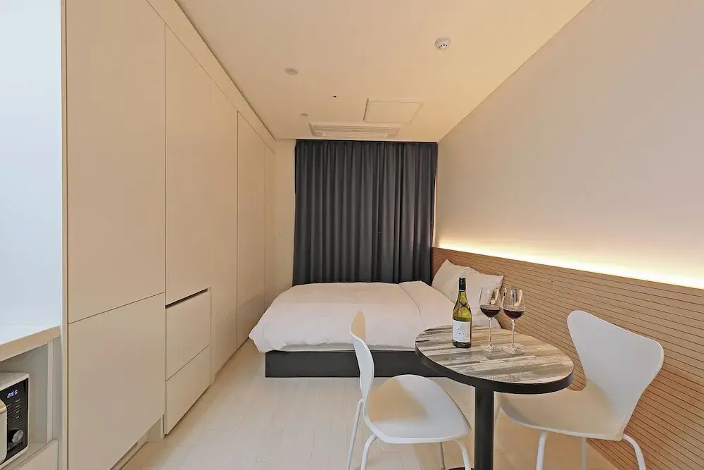Standard Double room with balcony and with lake view (full double bed)