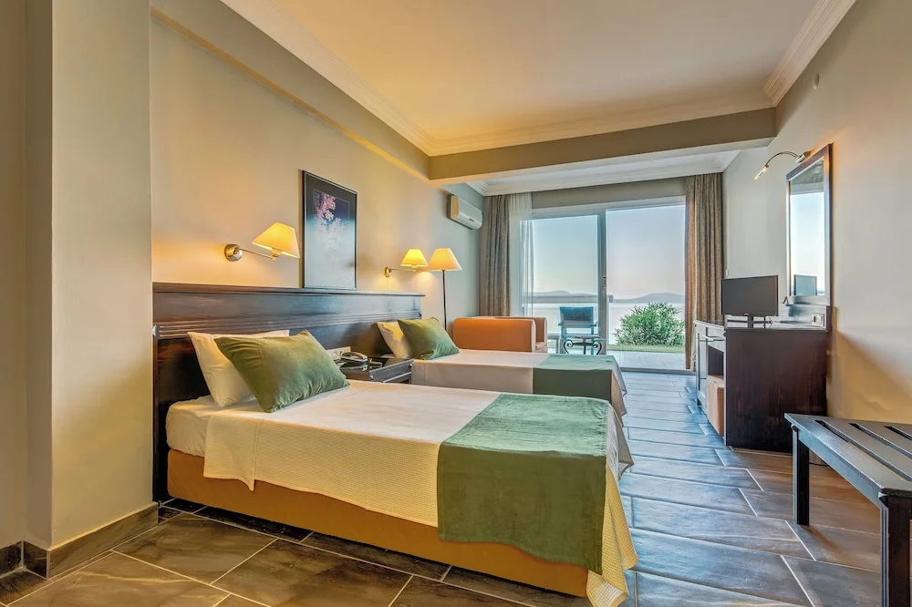 Standard Double room with sea view (full double bed)