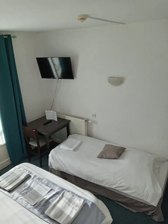 Hôtel Le Lyon Vert Commentry - Chambres