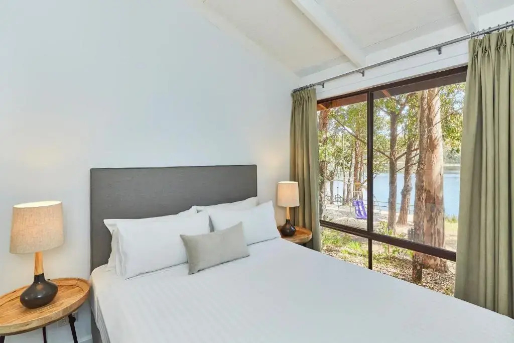 三房四廳連陽台及湖景別墅