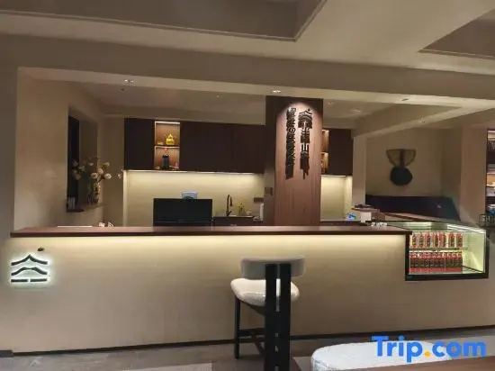 Mile Midhill Villa