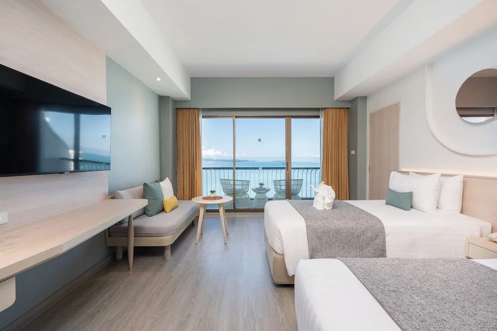 Deluxe room with ocean view