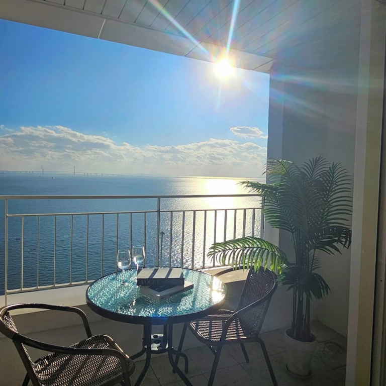 Deluxe Double room with ocean view (full double bed)