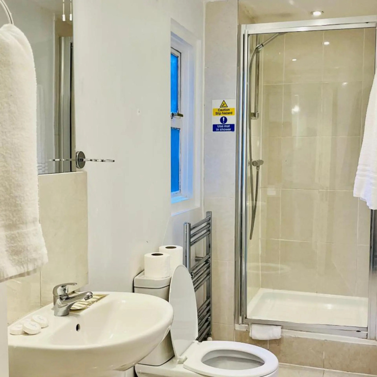 Отель West Cromwell Hotel в Лондоне