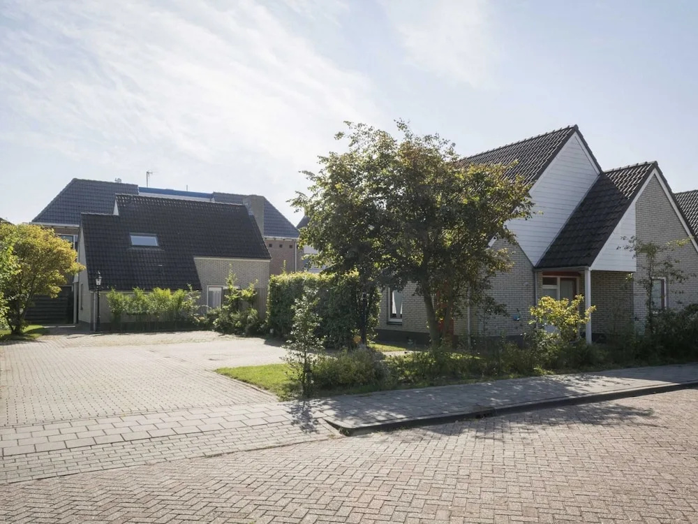 Spacious Bungalow in the Cosy Village