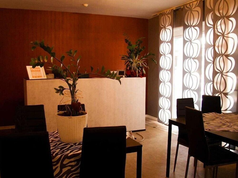 Lobby & Reception