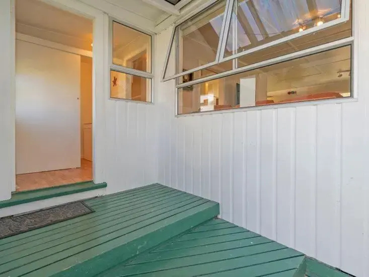 Hosts on the Coast Whiti Delight