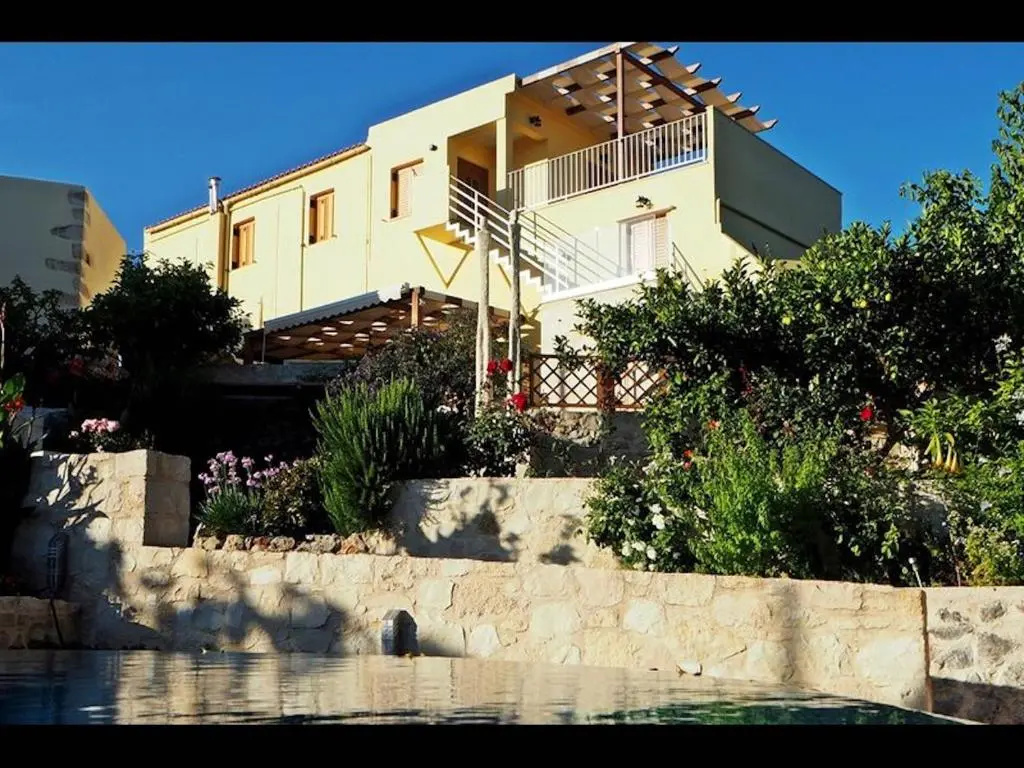 2 Apartments Sharing Garden and Pool