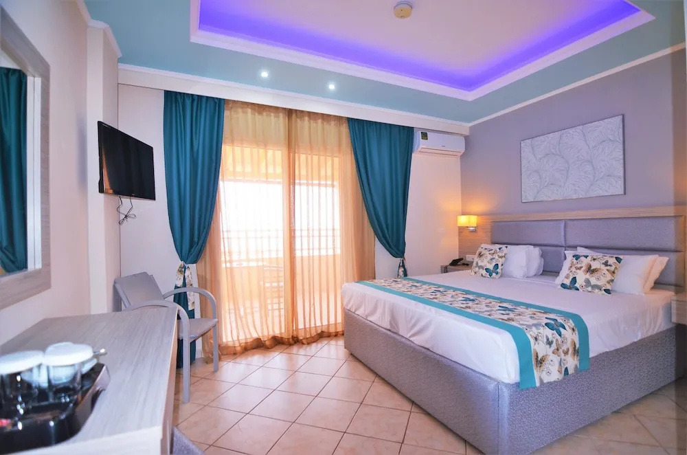 Superior Double room with balcony (full double bed)