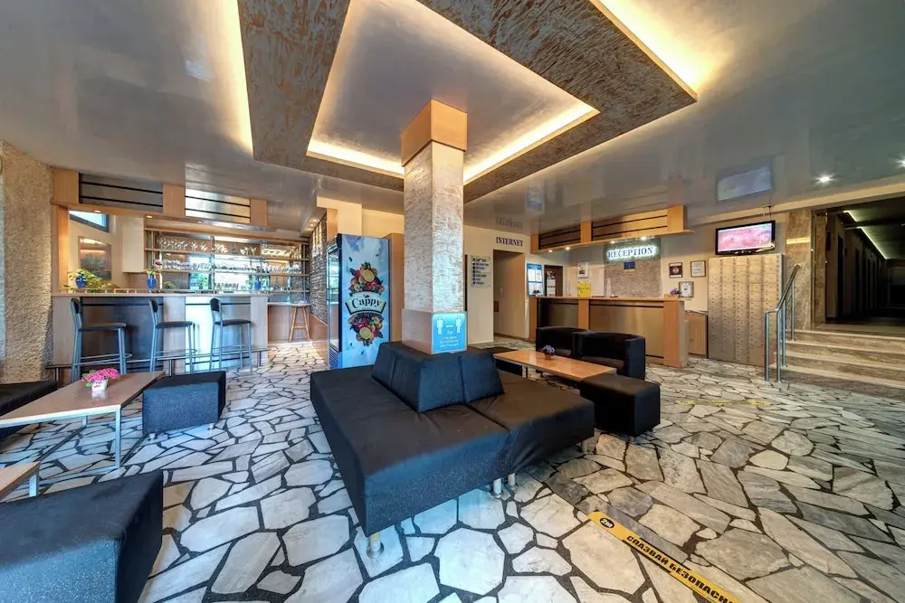Lobby & Reception