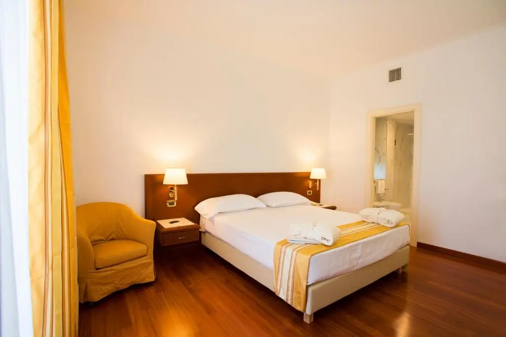 Deluxe Double room with balcony (full double bed)