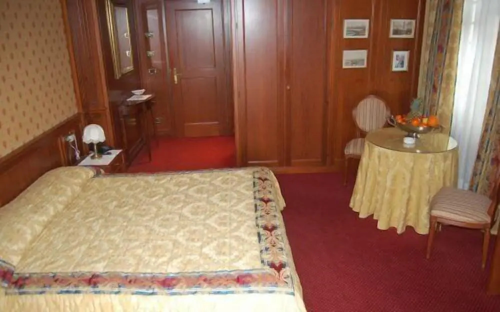 Standard Double room with balcony (full double bed)