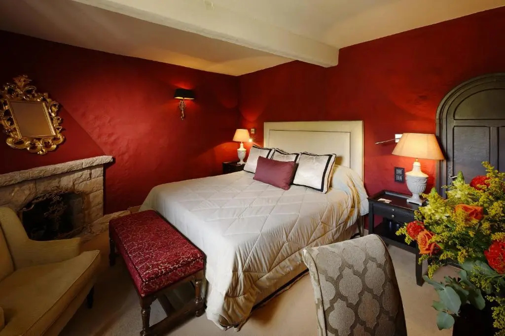 Deluxe Double room (full double bed)