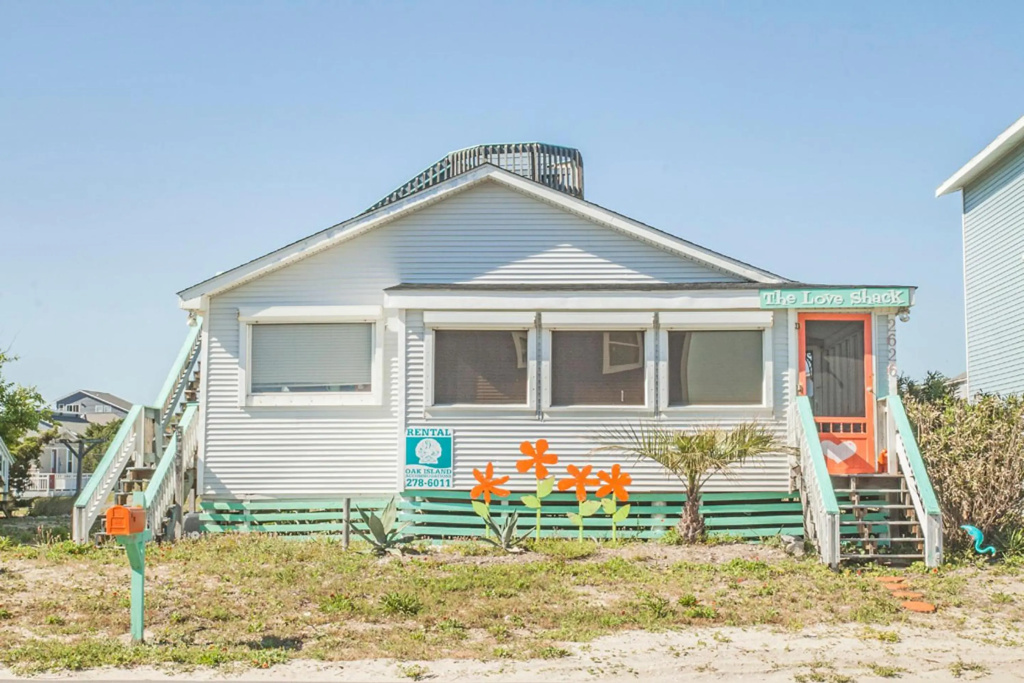 Love Shack by Oak Island Accommodations