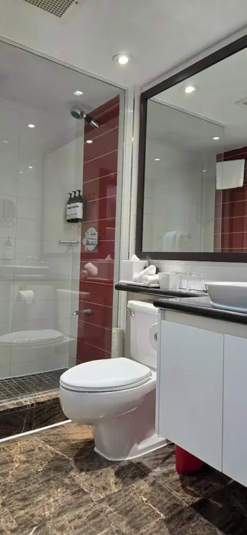Deluxe Double Suite with city view (full double bed)