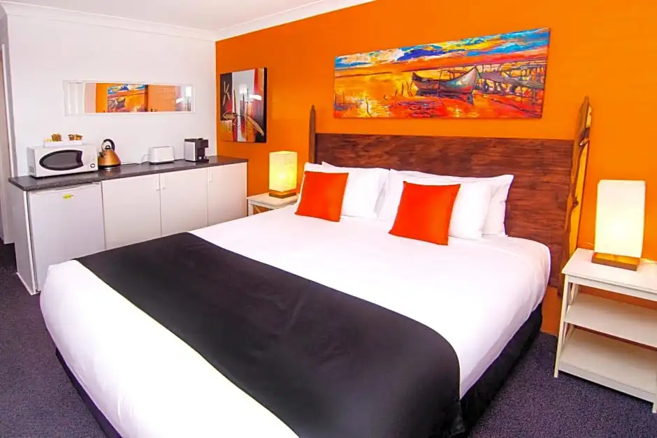 Double Suite (full double bed)