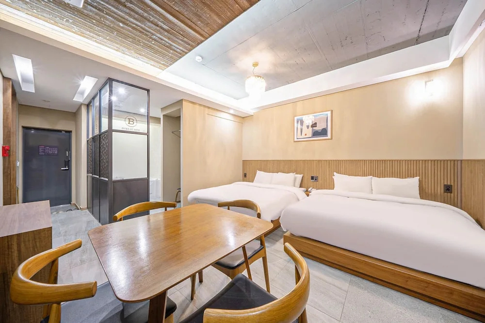 Double Suite (twin beds)