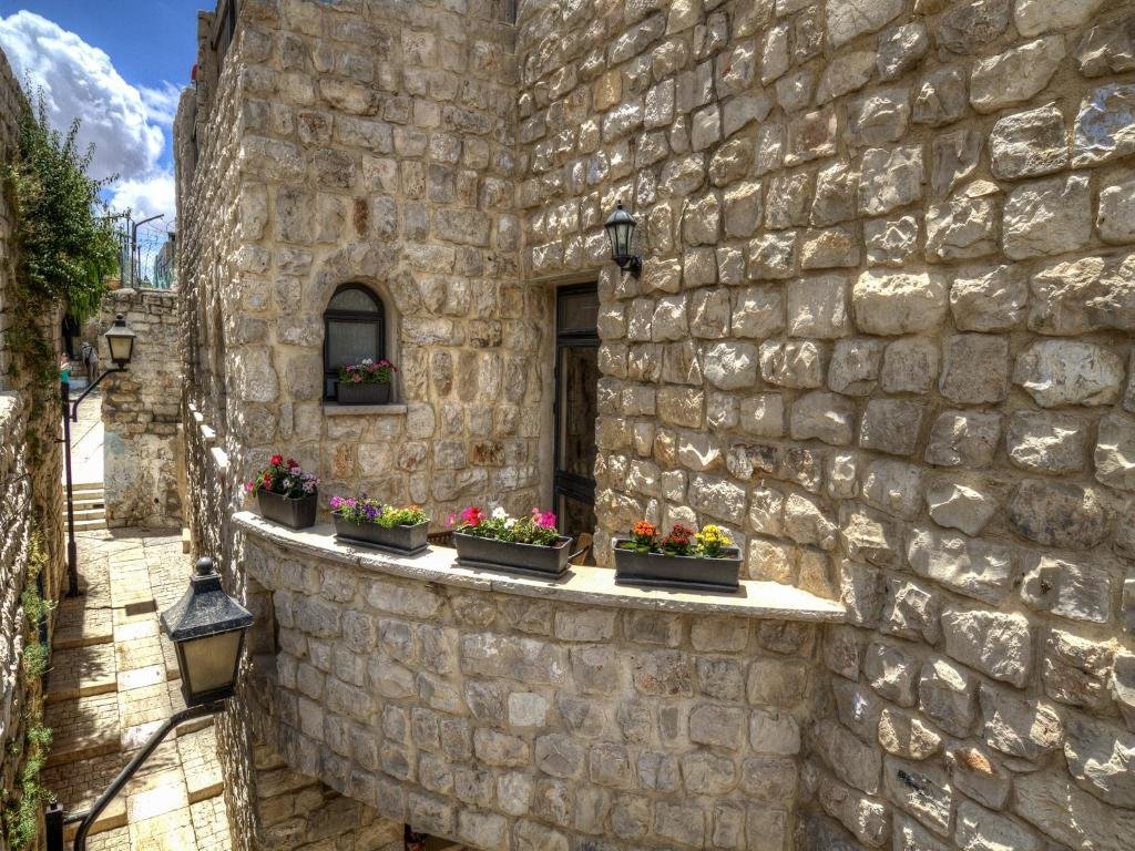Nofesh Baatika, Safed Image 23