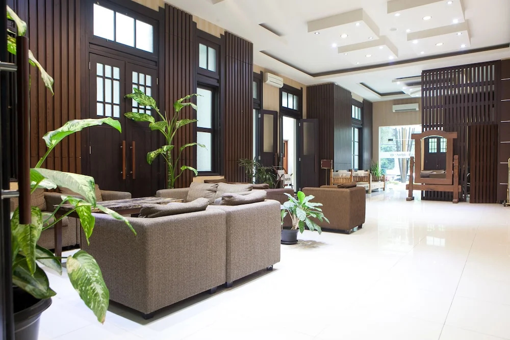 RedDoorz Plus near Bandung Indah Plaza