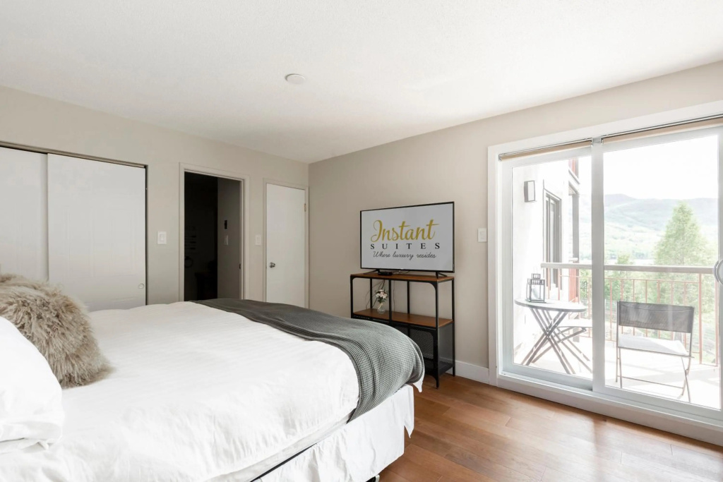 InstantSuites -The Outlook over Lac-Tremblant - 2 BR near Tremblant Village