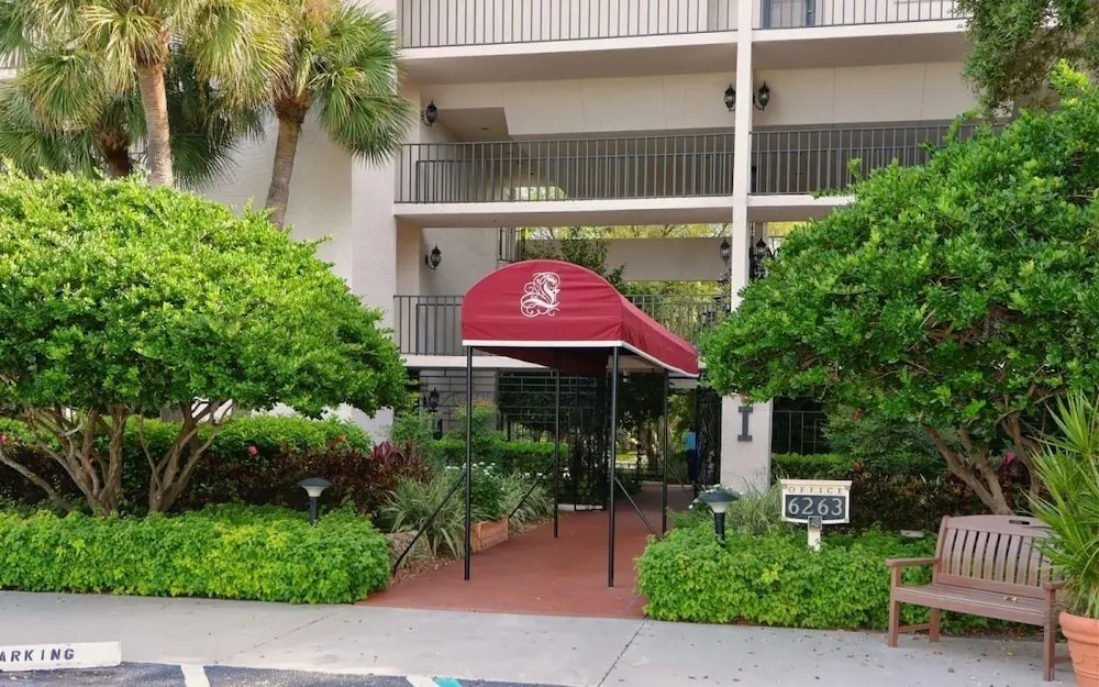 404-excelsior- Beautiful Unit Offering Amazing Gulf Views! 2 Bedroom Condo