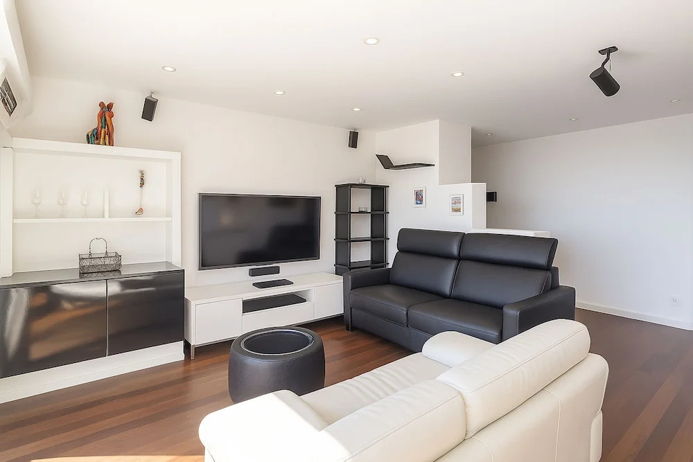 Voir la photo 1 — Stunning Renovated 1-bedroom Breathtaking View