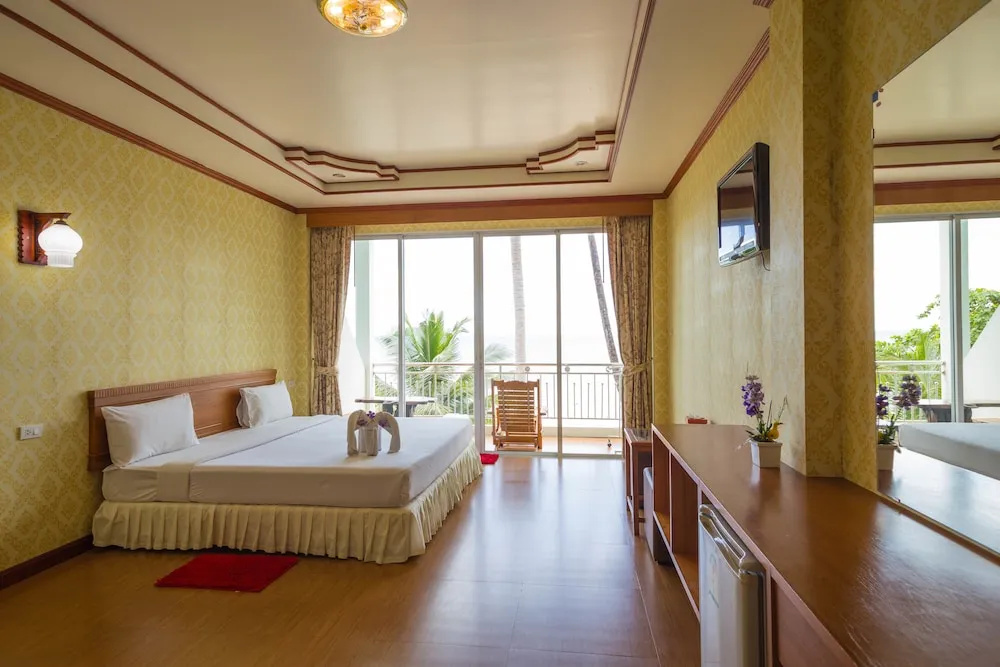 Deluxe Double room with sea view (full double bed)