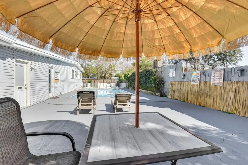 Fort Walton Home w/ Shared Pool - 2 Mi to Beach!