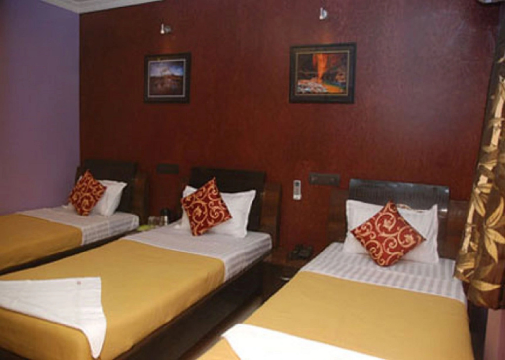 Standard Triple room