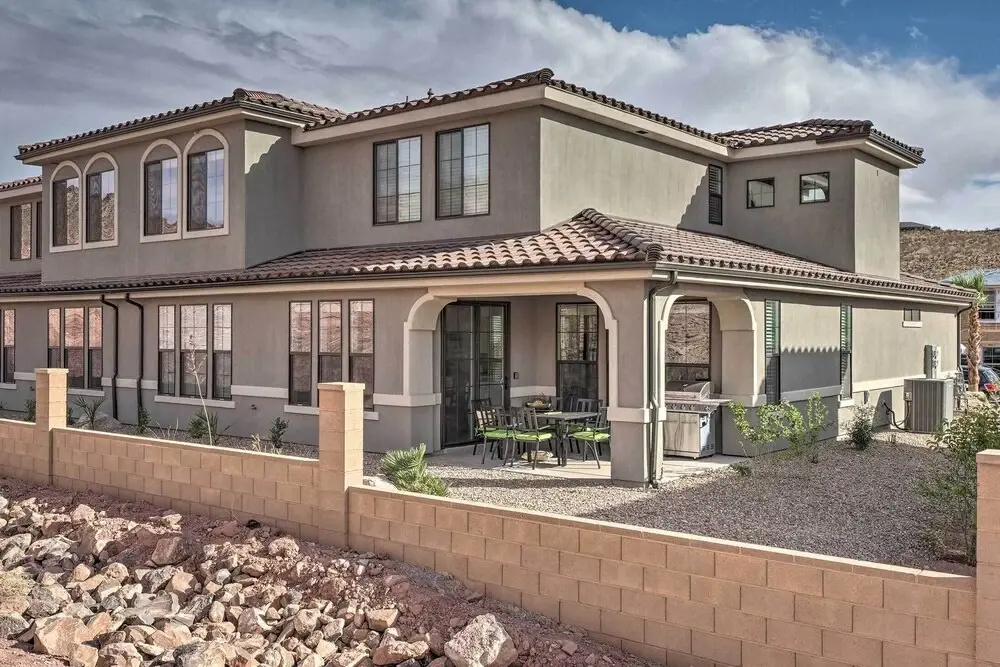 Red Cliff Views & Community Perks: Utah Townhome
