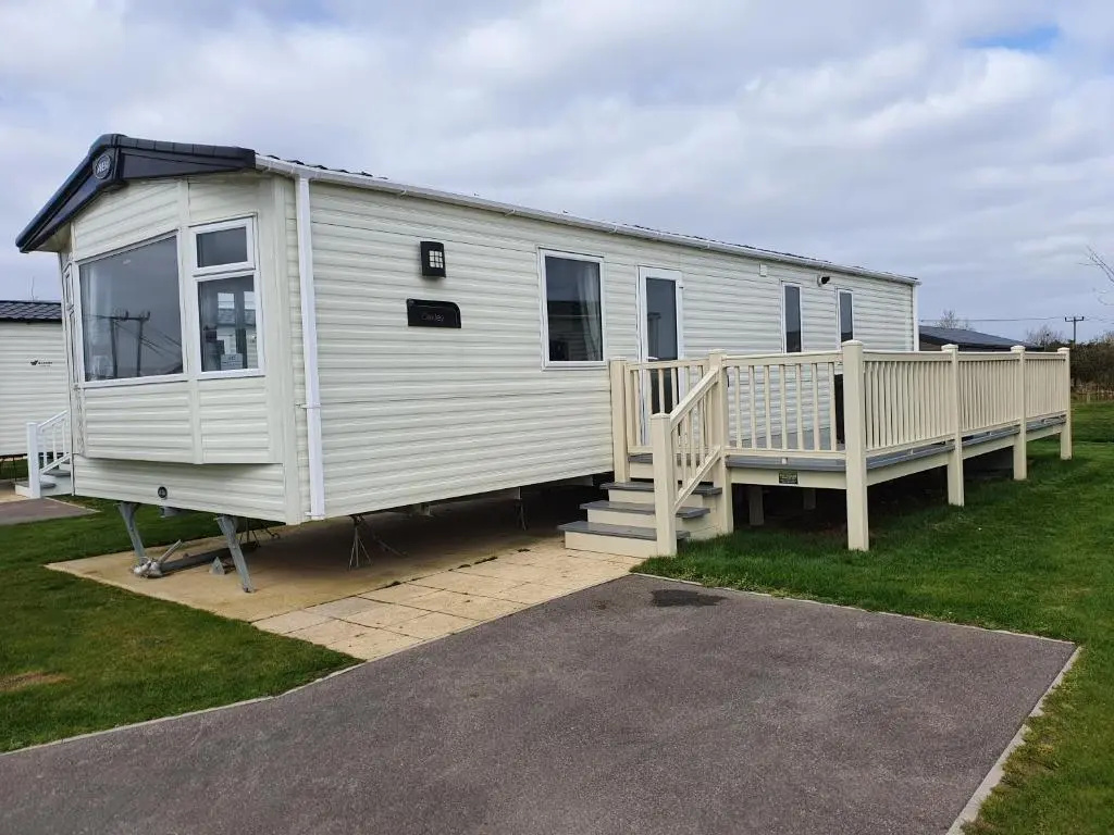 46 Lancaster Crescent Luxury caravan with hot tub