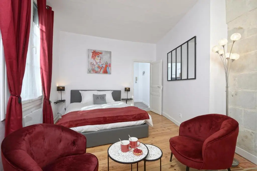 Deluxe Apartment