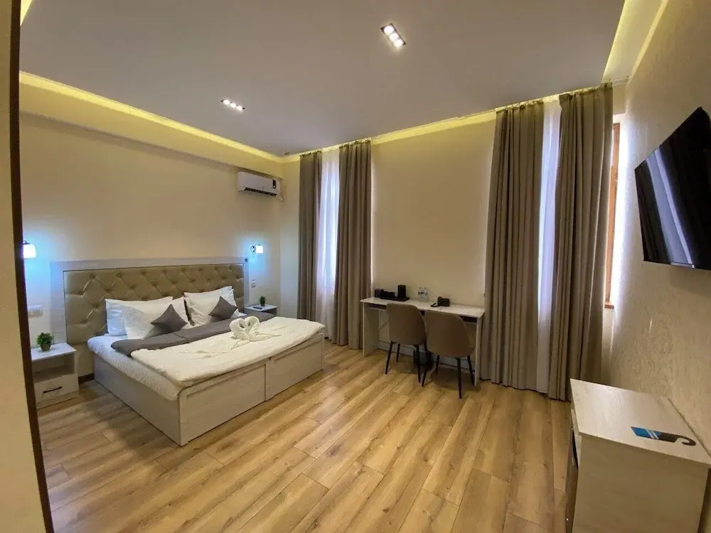 Luxury Suite