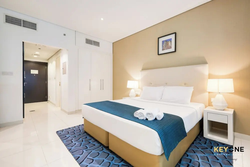 The Cosmopolitan Spacious Studio — 2