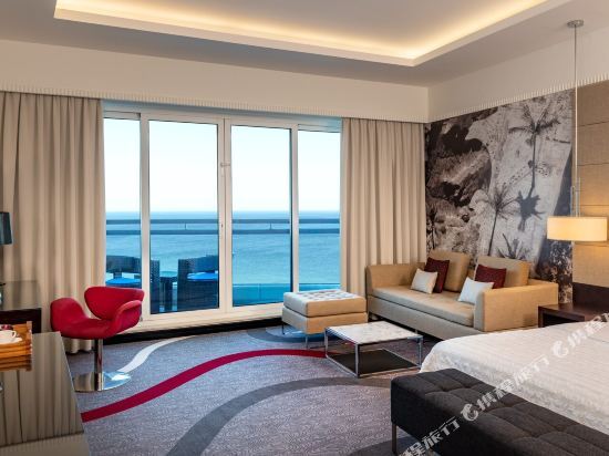 Le Meridien Al Aqah Beach Resort