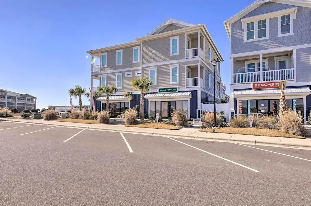 Gorgeous Emerald Isle Getaway: Walk to Beach!