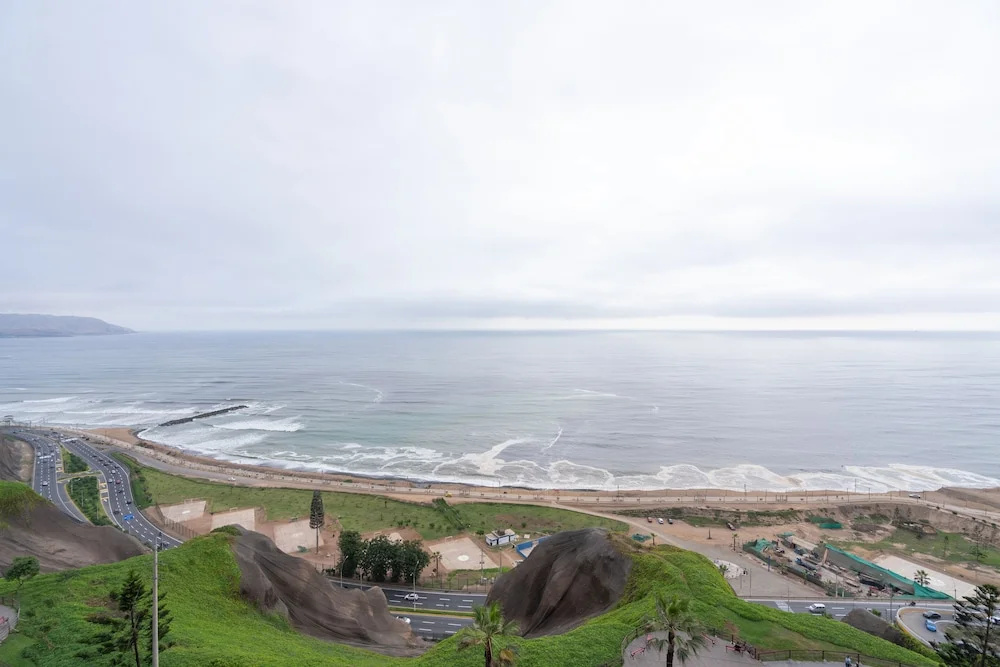 GLOBALSTAY. Ocean View Apartments. Pool. Gym