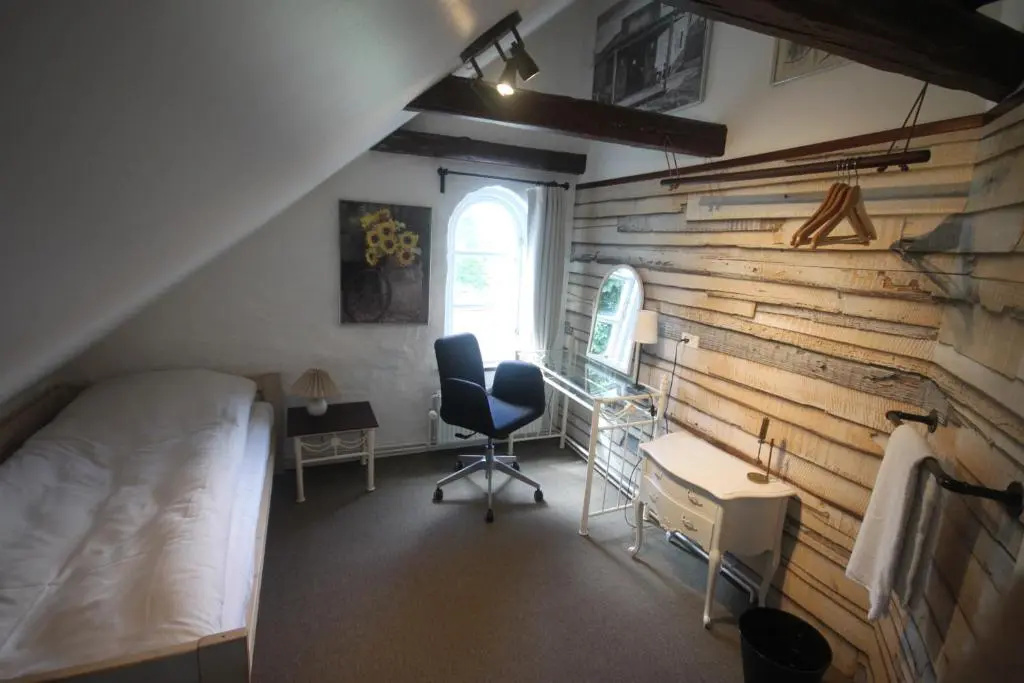 Economy room