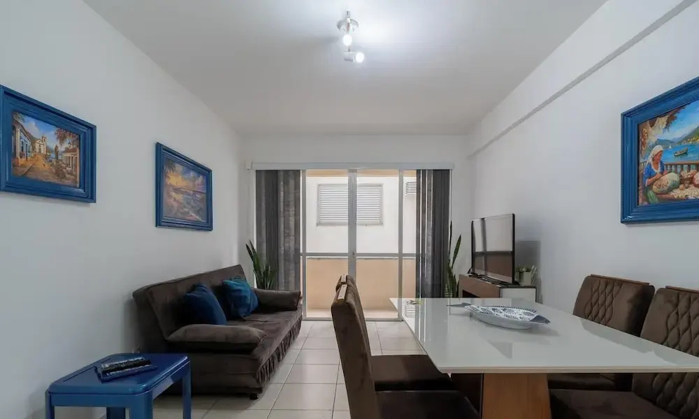 Apt w/ 2BR and Balcony in Downtown Floripa Ceb1106