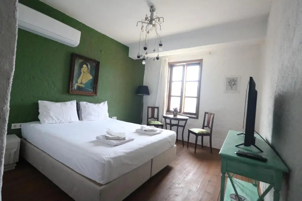 Deluxe Double room (full double bed)