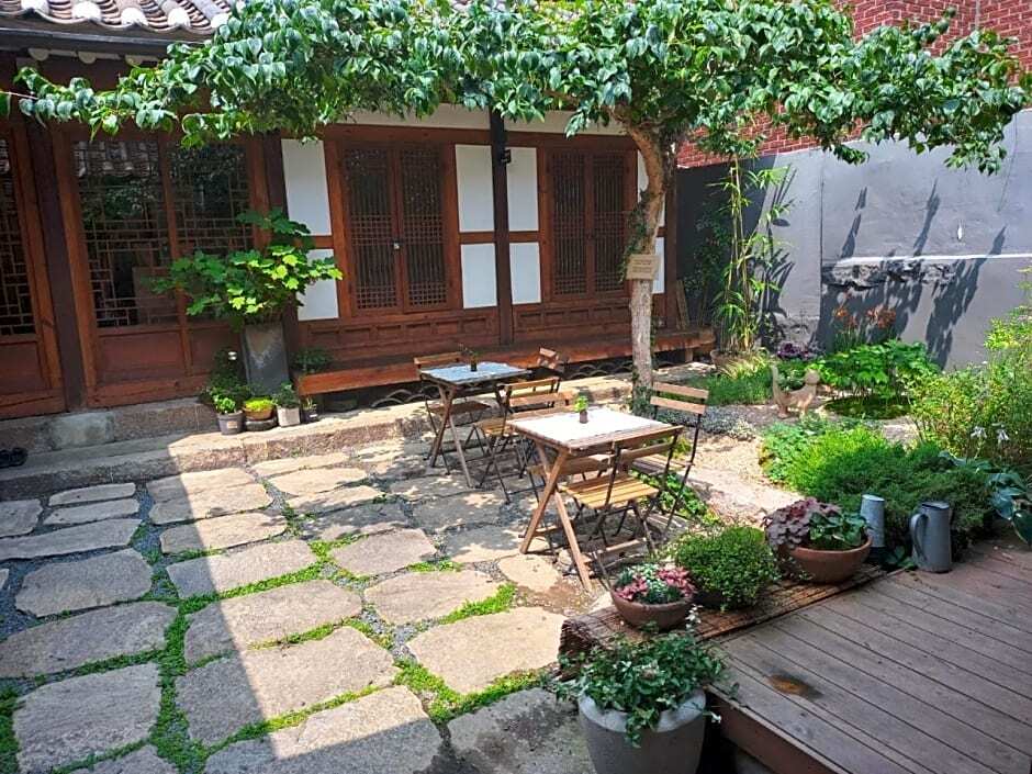 Коттедж с 2 комнатами в The Place Seoul Hanok Guesthouse